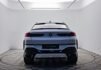 Подержанный автомобиль BMW X6 2021 года (6 фото)