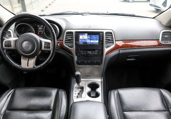 Подержанный автомобиль Jeep Grand Cherokee 2010 года (13 фото)