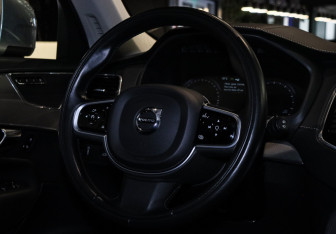 Подержанный автомобиль Volvo XC90 2019 года (24 фото)