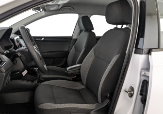 Подержанный автомобиль Skoda Rapid Liftback 2021 года (20 фото)