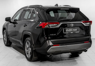 Подержанный автомобиль Toyota RAV4 2021 года (7 фото)