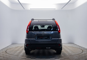 Подержанный автомобиль Nissan X-Trail 2012 года (6 фото)