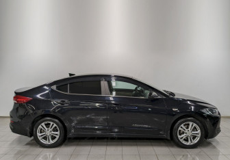 Подержанный автомобиль Hyundai Elantra Sedan 2017 года (4 фото)