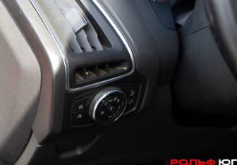 Подержанный автомобиль Ford Focus Hatchback 2012 года (18 фото)
