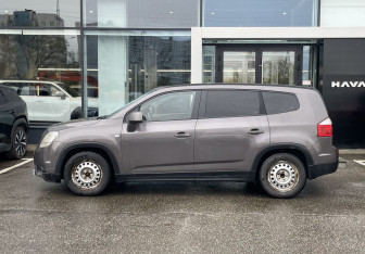 Подержанный автомобиль Chevrolet Orlando 2012 года (8 фото)