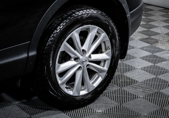 Подержанный автомобиль Nissan Qashqai 2014 года (15 фото)
