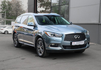 Подержанный автомобиль Infiniti QX60 2017 года (3 фото)