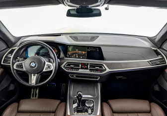 Подержанный автомобиль BMW X7 2021 года (14 фото)