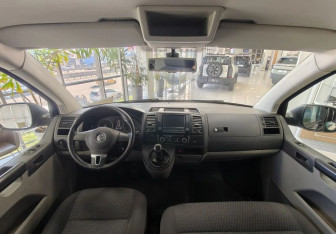 Подержанный автомобиль Volkswagen Caravelle 2014 года (10 фото)