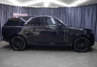 Подержанный автомобиль Land Rover Range Rover 2023 года (4 фото)