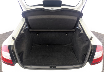 Подержанный автомобиль Skoda Rapid Liftback 2019 года (10 фото)