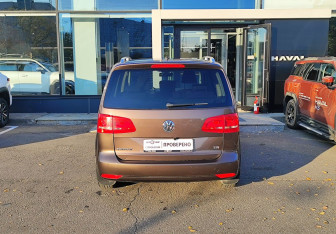 Подержанный автомобиль Volkswagen Touran 2012 года (6 фото)