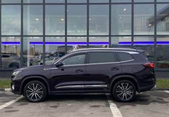 Подержанный автомобиль Chery Tiggo 8 Pro 2021 года (8 фото)