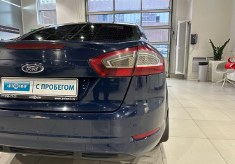 Подержанный автомобиль Ford Mondeo Sedan 2011 года (10 фото)