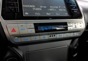 Подержанный автомобиль Toyota Land Cruiser Prado 2019 года (26 фото)