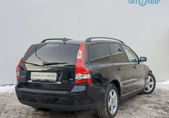 Подержанный автомобиль Volvo V50 2006 года (5 фото)