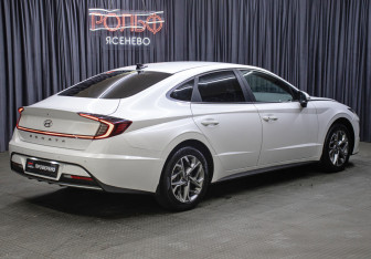 Подержанный автомобиль Hyundai Sonata 2021 года (5 фото)