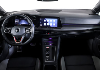 Подержанный автомобиль Volkswagen Golf GTI Hatchback 2021 года (14 фото)