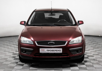 Подержанный автомобиль Ford Focus Hatchback 2006 года (2 фото)