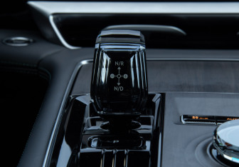 Подержанный автомобиль Geely Monjaro 2025 года (13 фото)