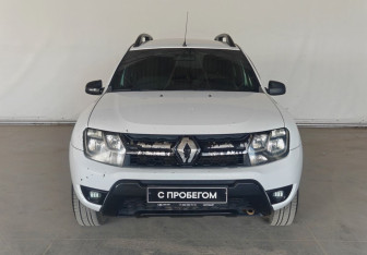 Подержанный автомобиль Renault Duster 2017 года (2 фото)