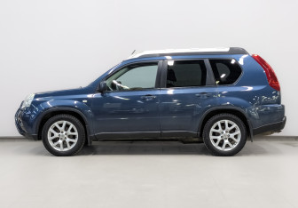 Подержанный автомобиль Nissan X-Trail 2011 года (8 фото)