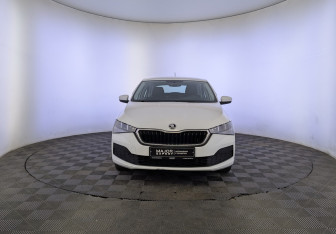 Подержанный автомобиль Skoda Rapid Liftback 2021 года (2 фото)