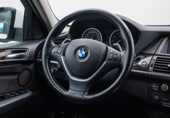 Подержанный автомобиль BMW X6 2012 года (15 фото)