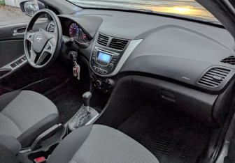 Подержанный автомобиль Hyundai Solaris Hatchback 2013 года (13 фото)