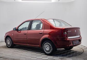 Подержанный автомобиль Renault Logan Sedan 2010 года (3 фото)