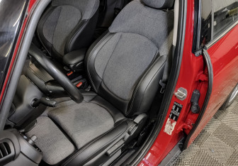 Подержанный автомобиль MINI Hatch 2019 года (19 фото)