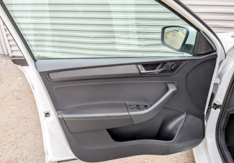 Подержанный автомобиль Skoda Rapid Liftback 2021 года (18 фото)