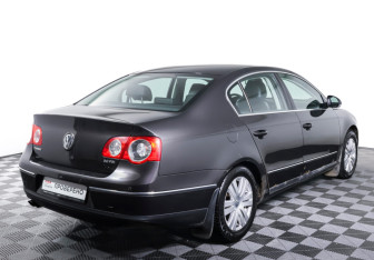 Подержанный автомобиль Volkswagen Passat Sedan 2007 года (5 фото)