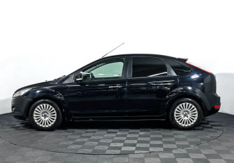 Подержанный автомобиль Ford Focus Hatchback 2010 года (8 фото)