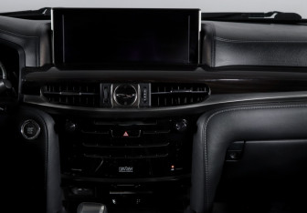 Подержанный автомобиль Lexus LX 2016 года (13 фото)