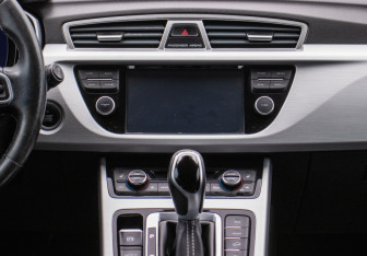 Подержанный автомобиль Geely Atlas 2019 года (14 фото)