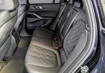 Подержанный автомобиль BMW X6 2023 года (12 фото)