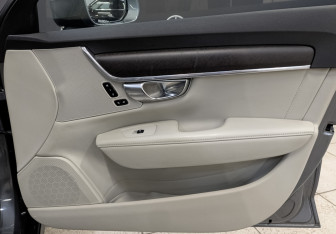 Подержанный автомобиль Volvo V90 Cross Country 2019 года (23 фото)