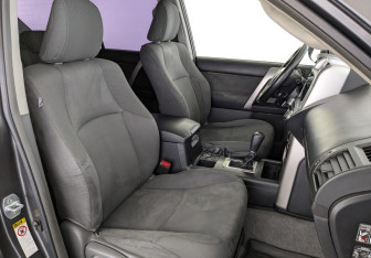 Подержанный автомобиль Toyota Land Cruiser Prado 2013 года (23 фото)