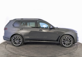 Новый BMW X7 2025 (4 фото)