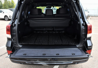 Подержанный автомобиль Toyota Land Cruiser Suv 2017 года (17 фото)