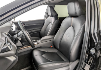 Подержанный автомобиль Toyota Camry Sedan 2020 года (20 фото)