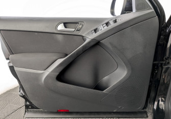 Подержанный автомобиль Volkswagen Tiguan 2016 года (19 фото)