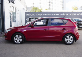 Подержанный автомобиль Hyundai i30 Hatchback 2009 года (8 фото)