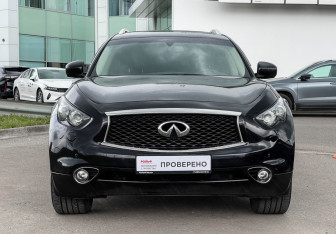 Подержанный автомобиль Infiniti QX70 2017 года (2 фото)