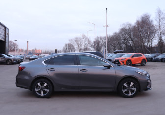 Подержанный автомобиль Kia Cerato Sedan 2021 года (4 фото)