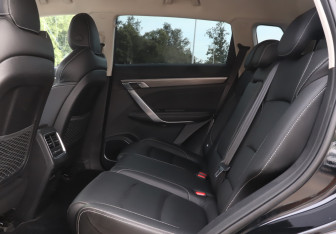 Подержанный автомобиль Geely Atlas Pro 2022 года (10 фото)