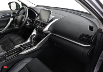 Подержанный автомобиль Mitsubishi Eclipse Cross 2024 года (10 фото)