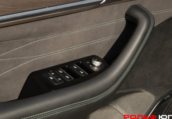 Подержанный автомобиль Geely Monjaro 2025 года (24 фото)