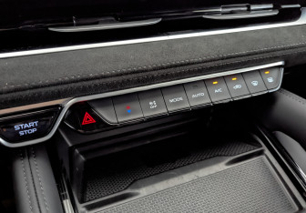 Подержанный автомобиль Geely Monjaro 2024 года (21 фото)